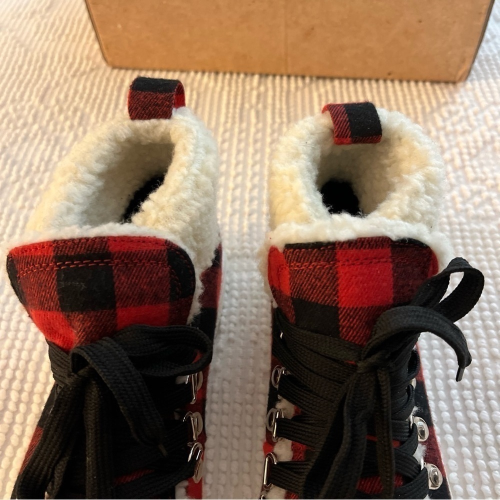 Very G Snuggly red and black plaid flannel boots with faux fur. Size 7. - Picture 3 of 11